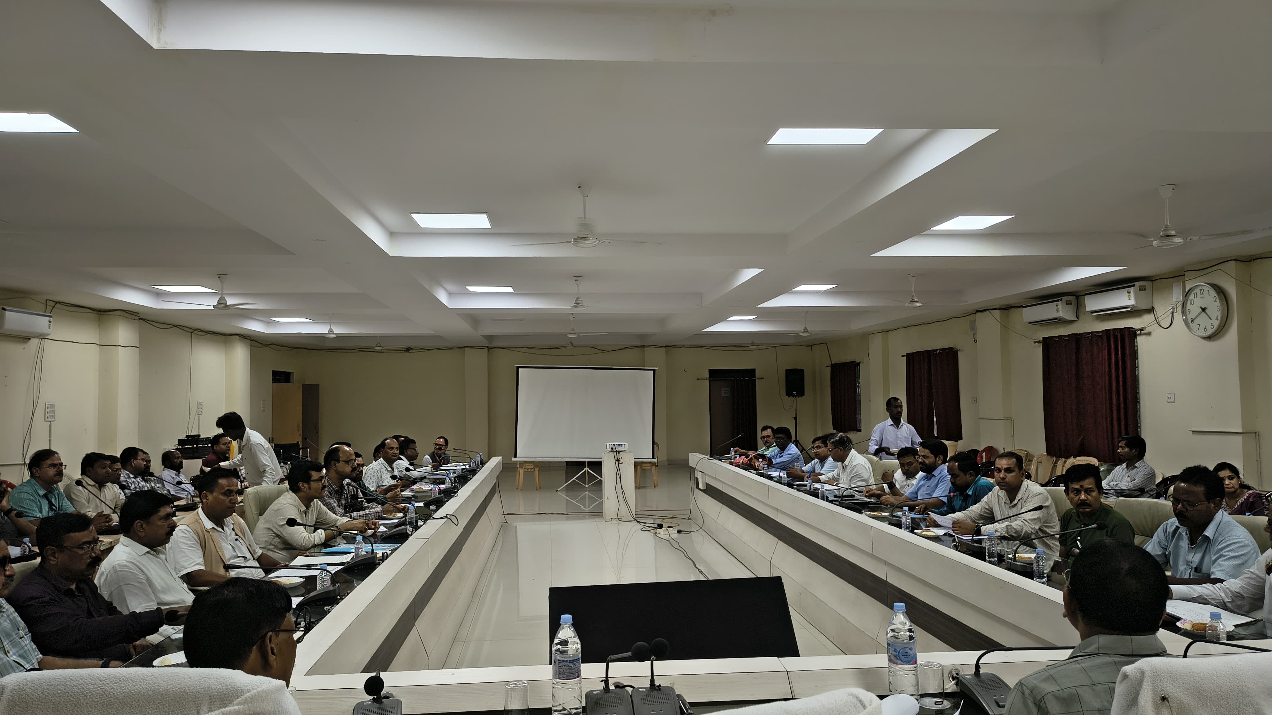 जिला स्तरीय परामर्शदात्री समिति की बैठक संपन्न, कर्मचारियों से सम्बंधित विभिन्न मुद्दों पर हुई चर्चा